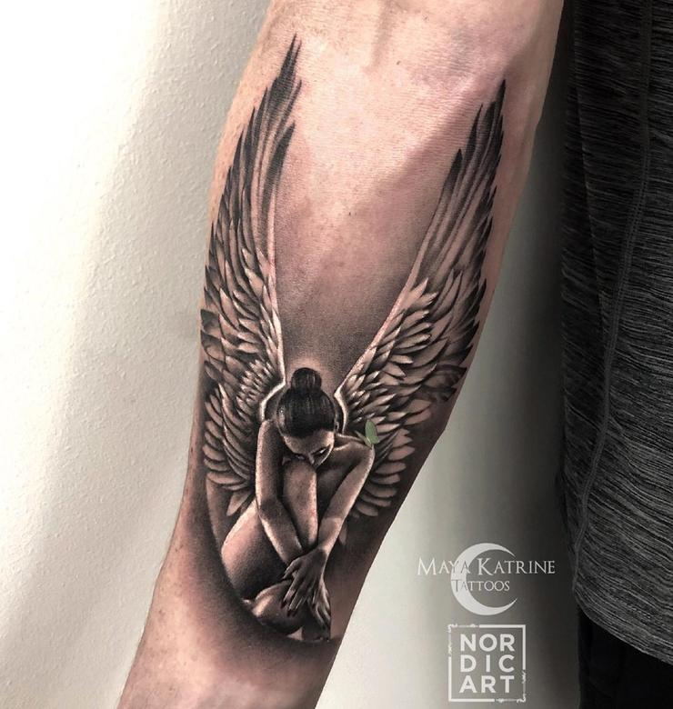 Angel Tattoo Ideas for Females 0042