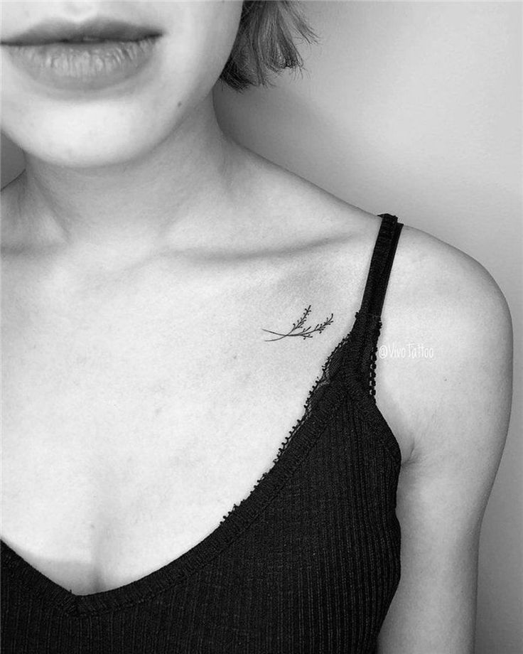 artistic small collarbone tattoo placements