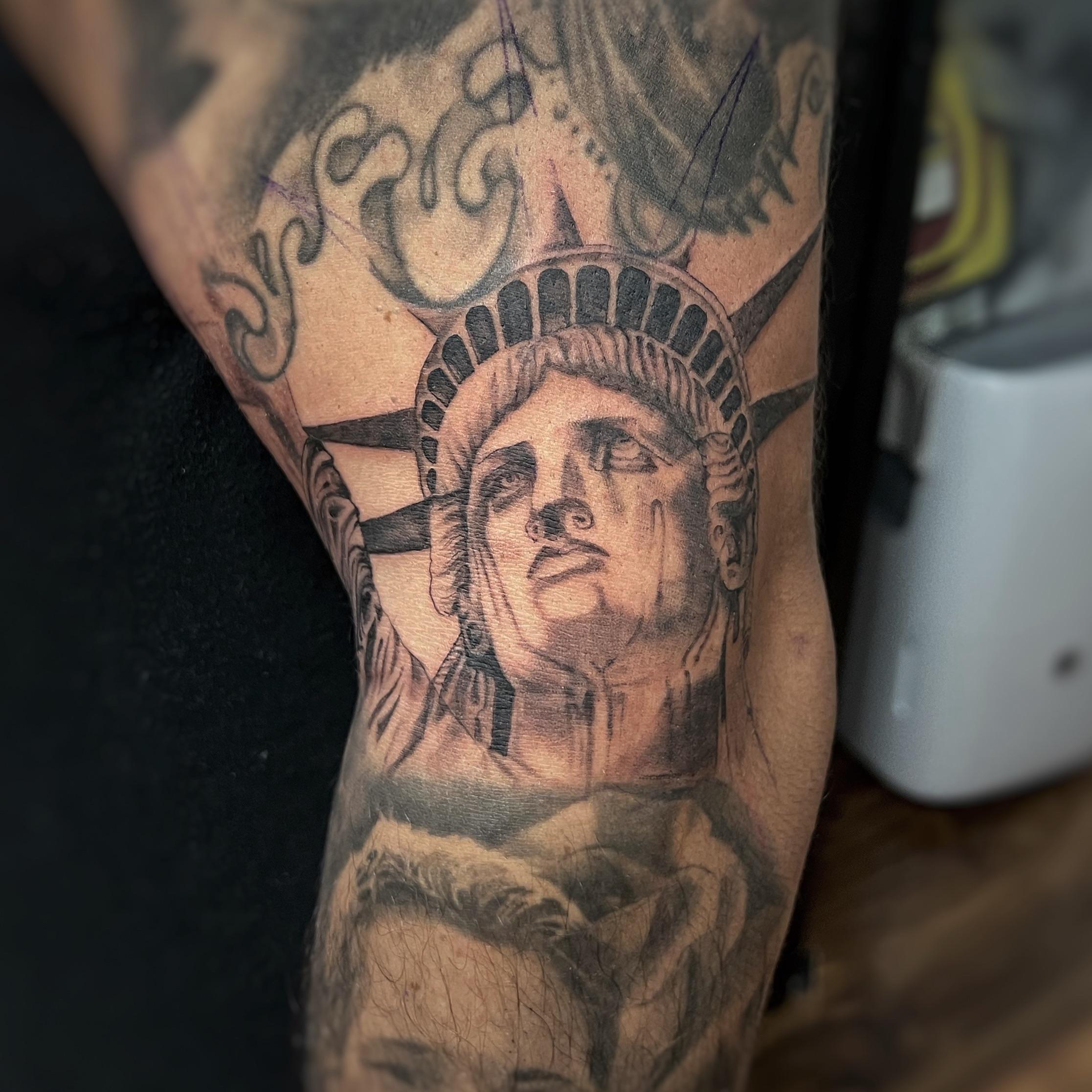 bold Statue of Liberty tattoo artwork