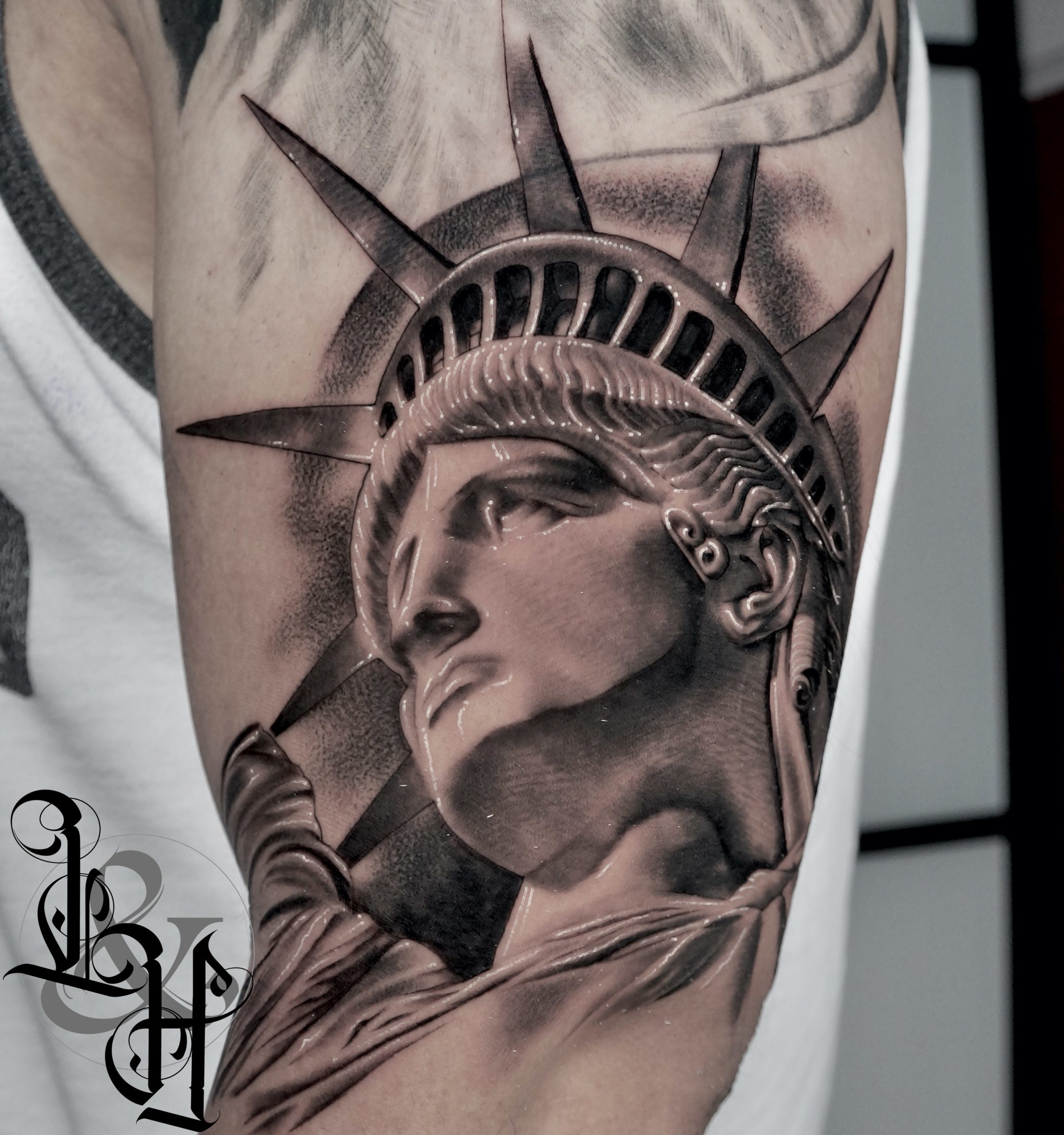 creative Statue of Liberty tattoo ideas