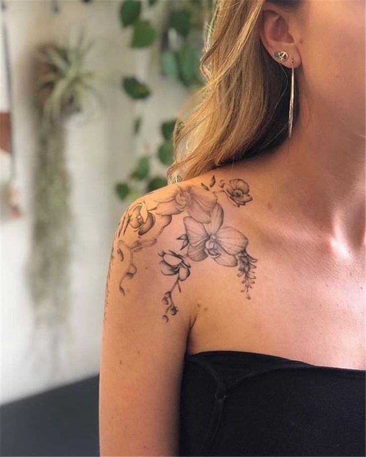 delicate woman shoulder tattoo ideas