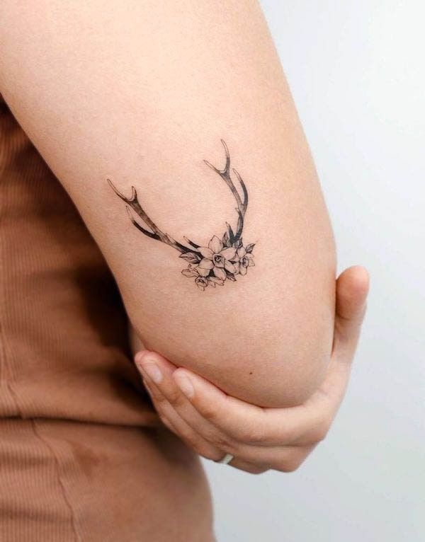 elegant small deer tattoo concepts