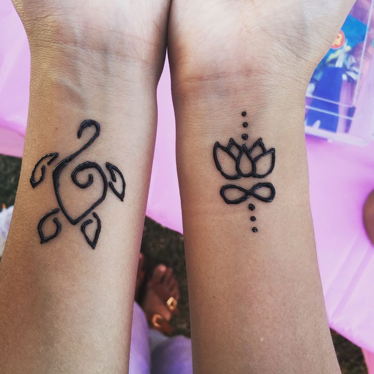 elegant wrist small henna tattoo patterns