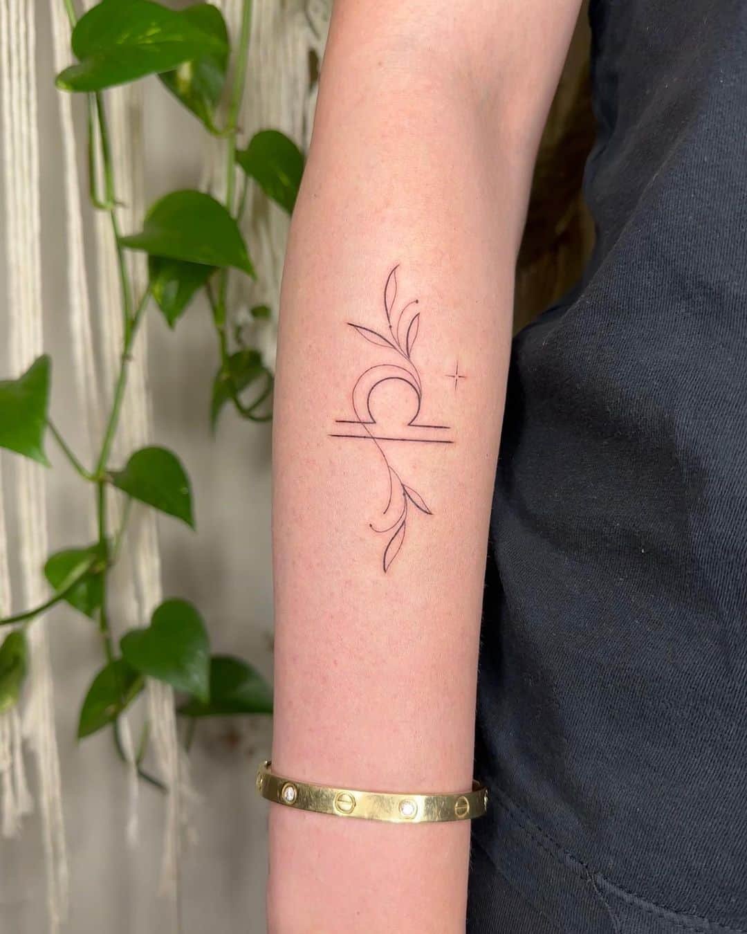 feminine capricorn tattoo small 0056