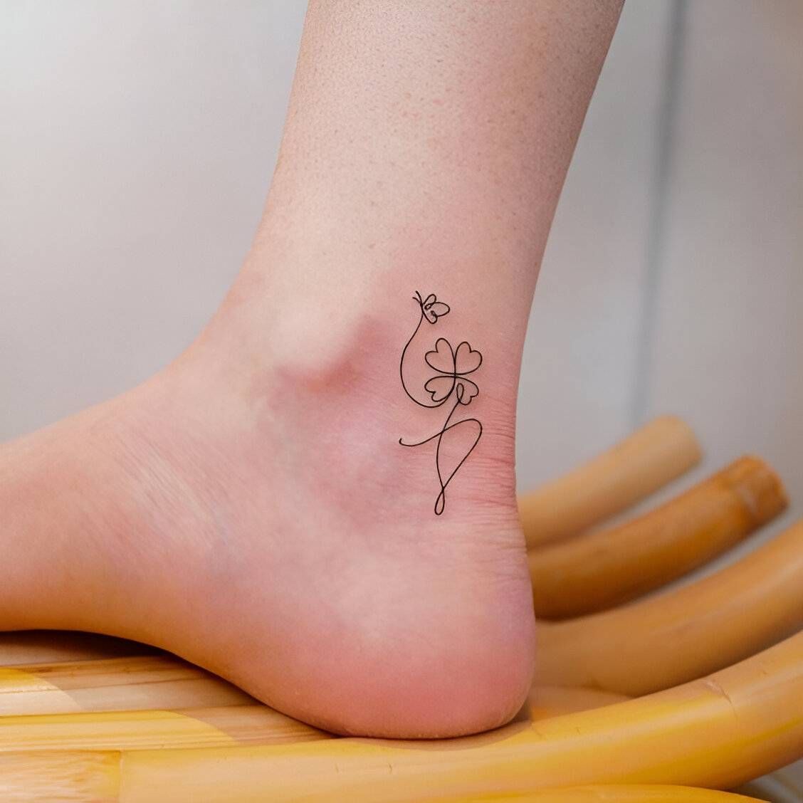 feminine dainty tattoo motifs