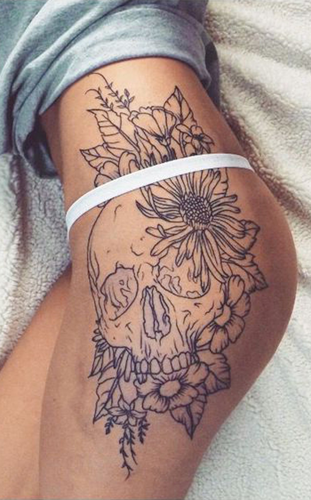 feminine leg tattoo ideas 0030