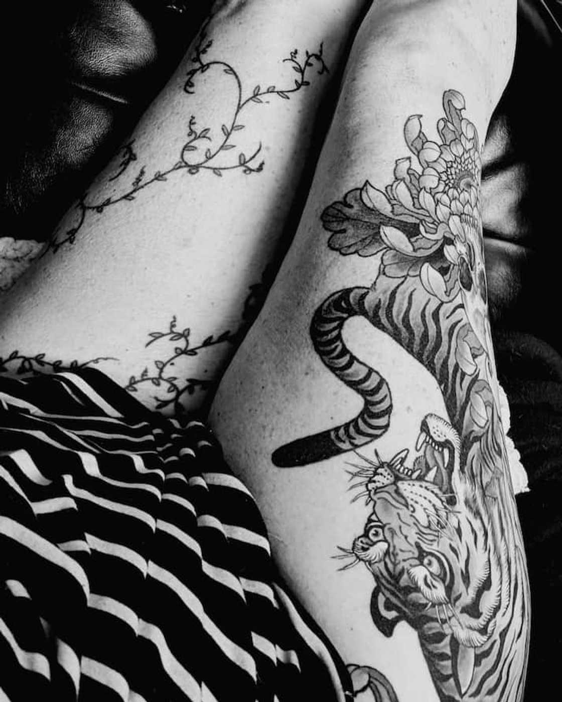 feminine leg tattoo ideas 0056