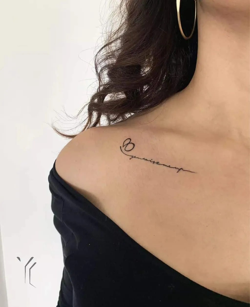 feminine small collarbone tattoo motifs