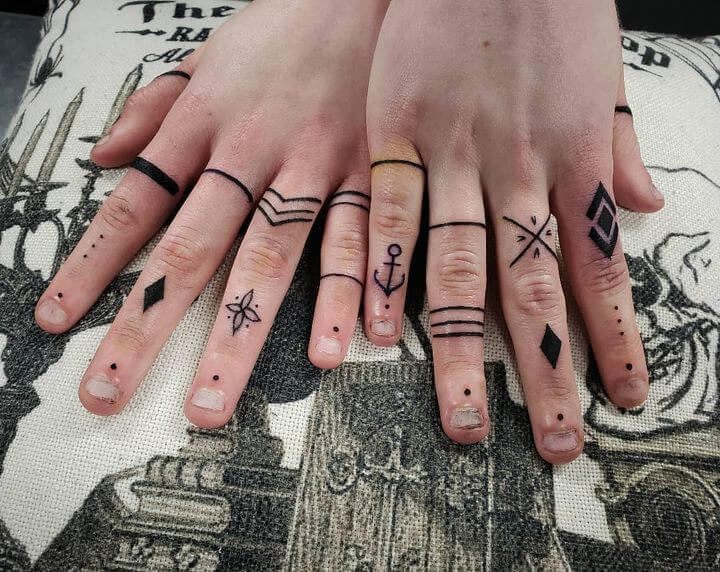 finger tattoo ideas for men 0012