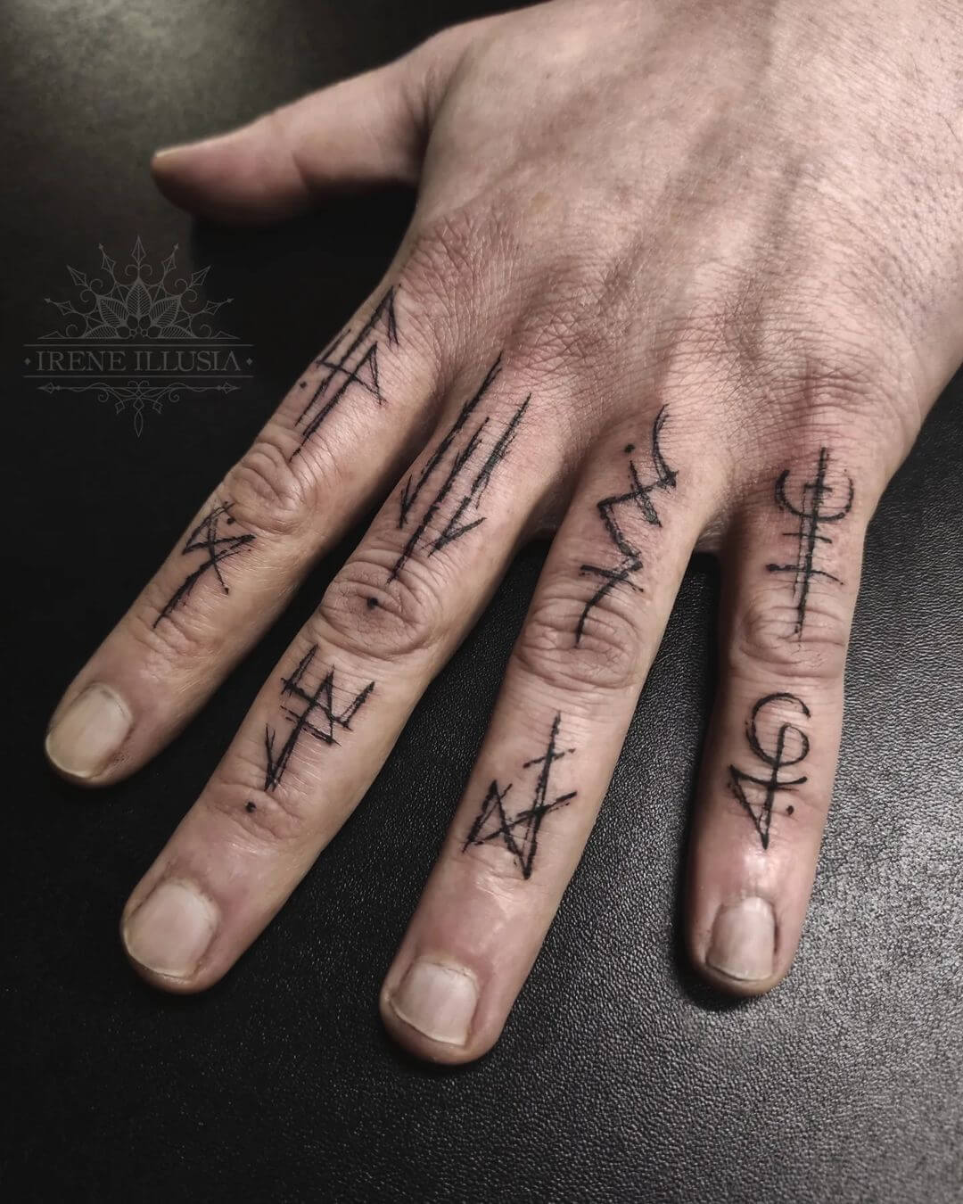 finger tattoo ideas for men 0016