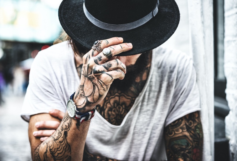 finger tattoo ideas for men 0033