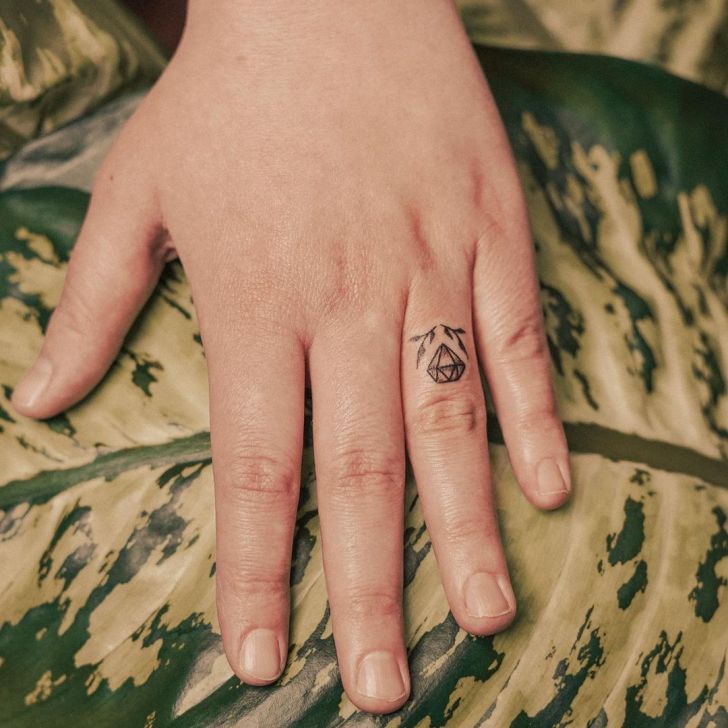 finger tattoo ideas for men 0040