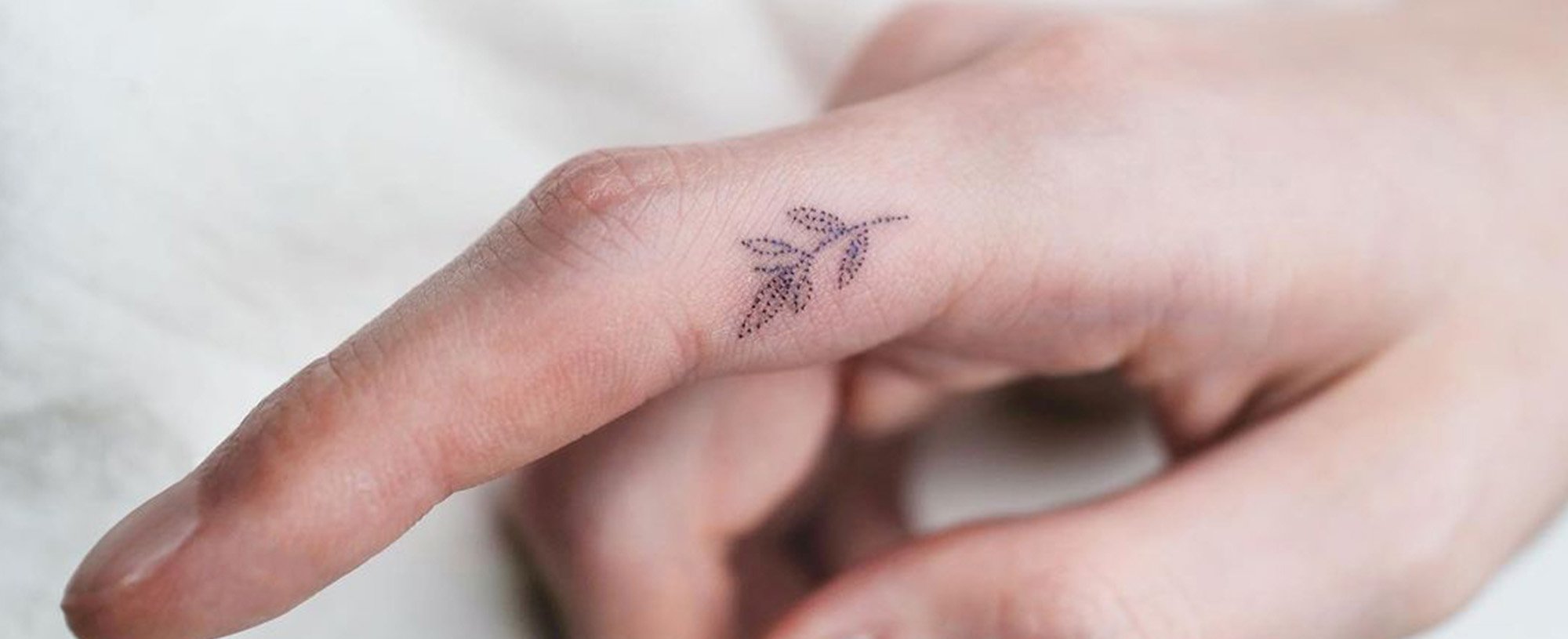 finger tattoo ideas for men 0043