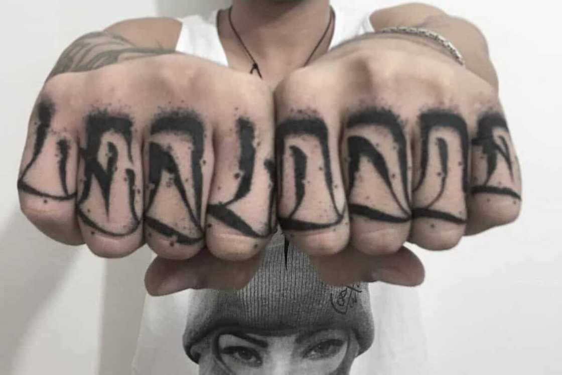 finger tattoo ideas for men 0083