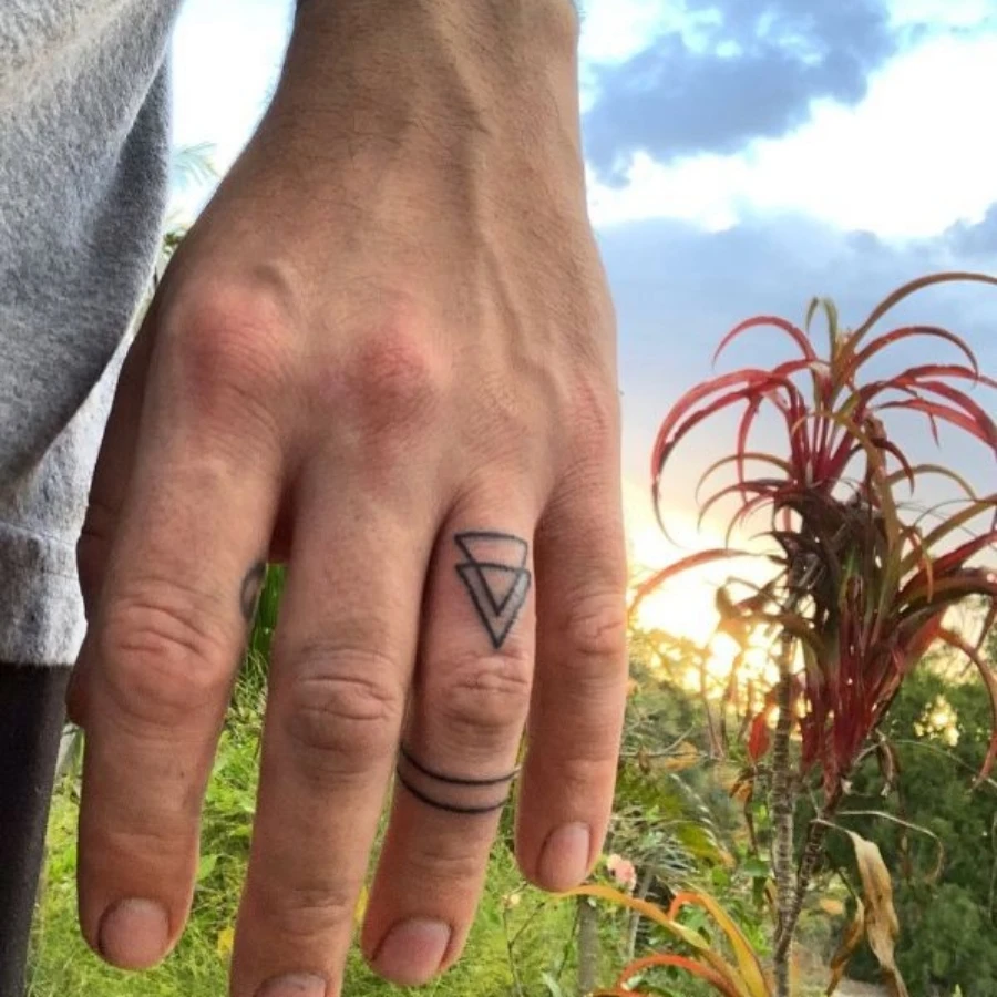 finger tattoo ideas for men 0098