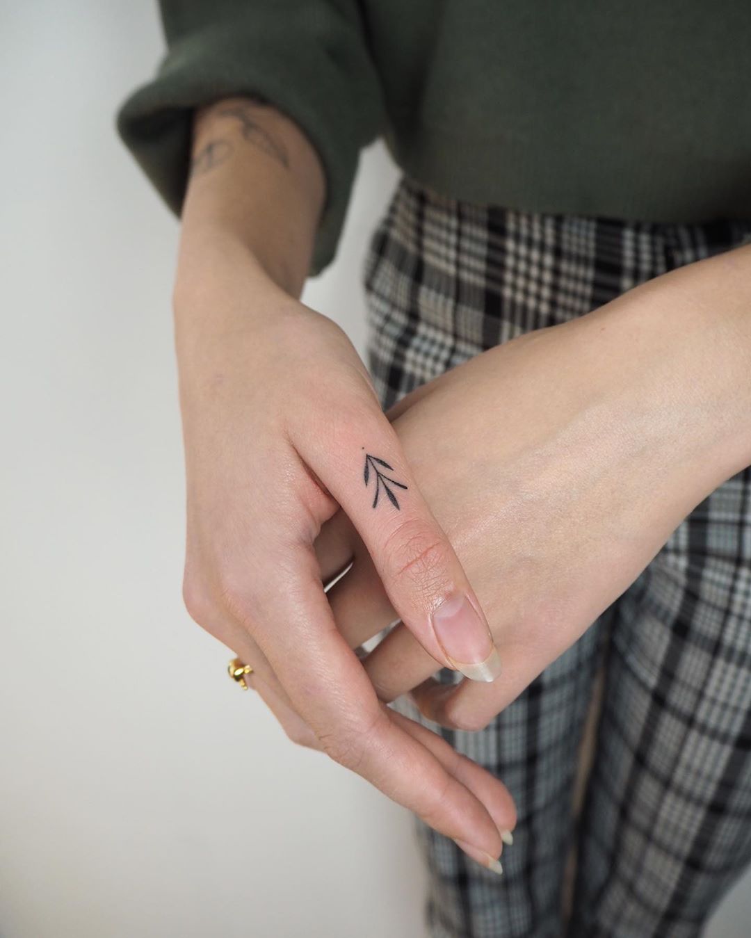 finger tattoo ideas 0061