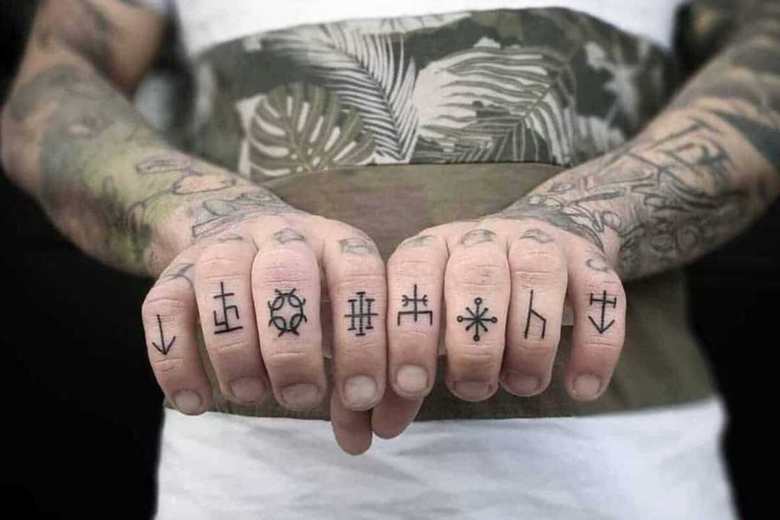 finger tattoo ideas 0080