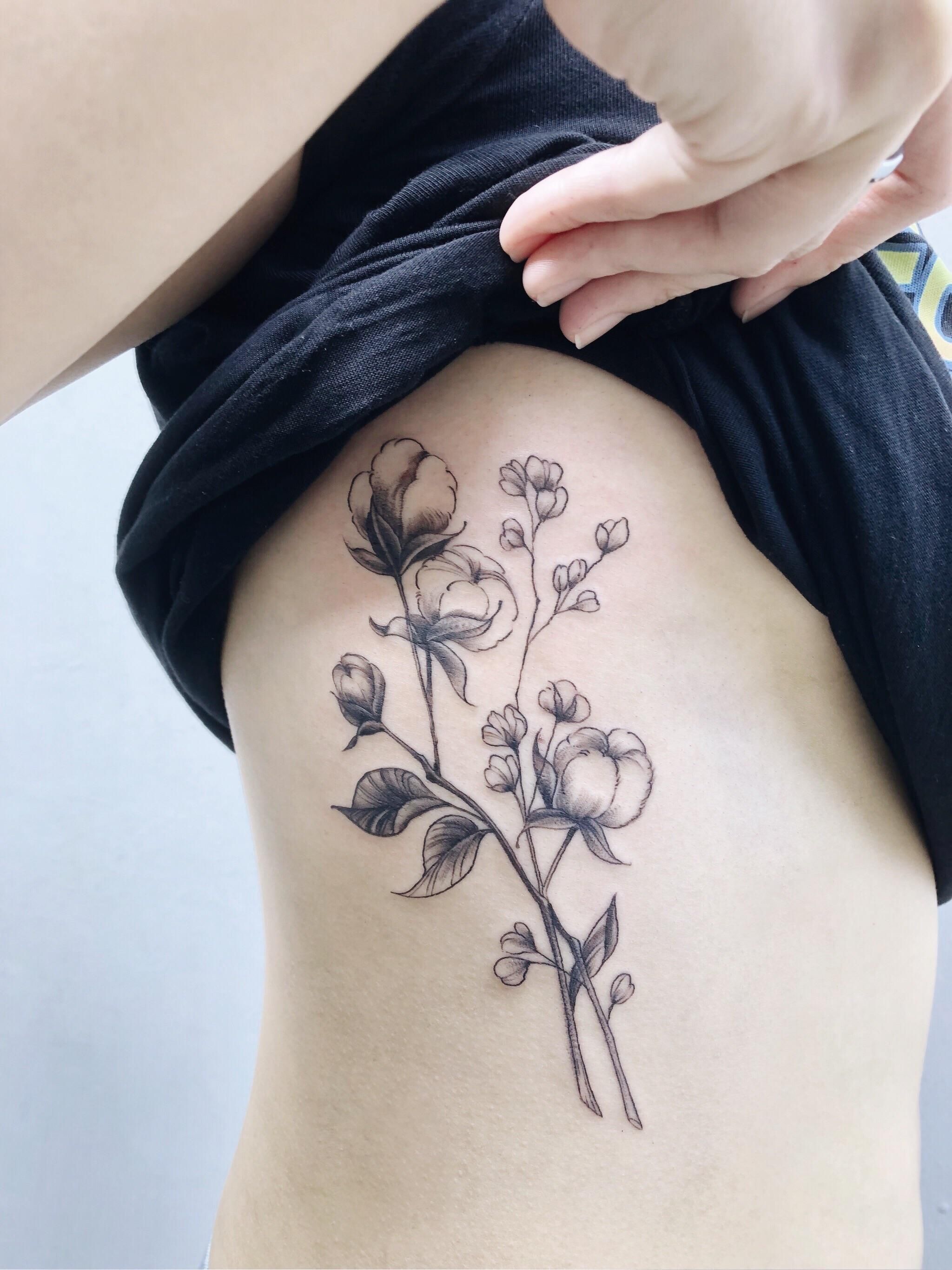 Flower thigh tattoo ideas 0035