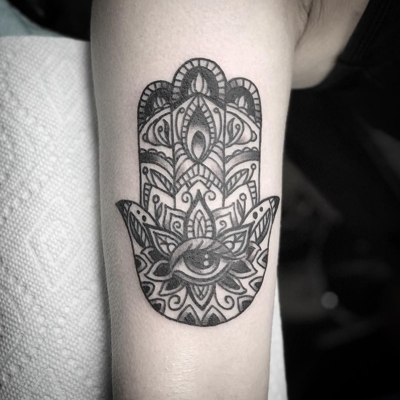 Hamsa tattoo ideas 0041