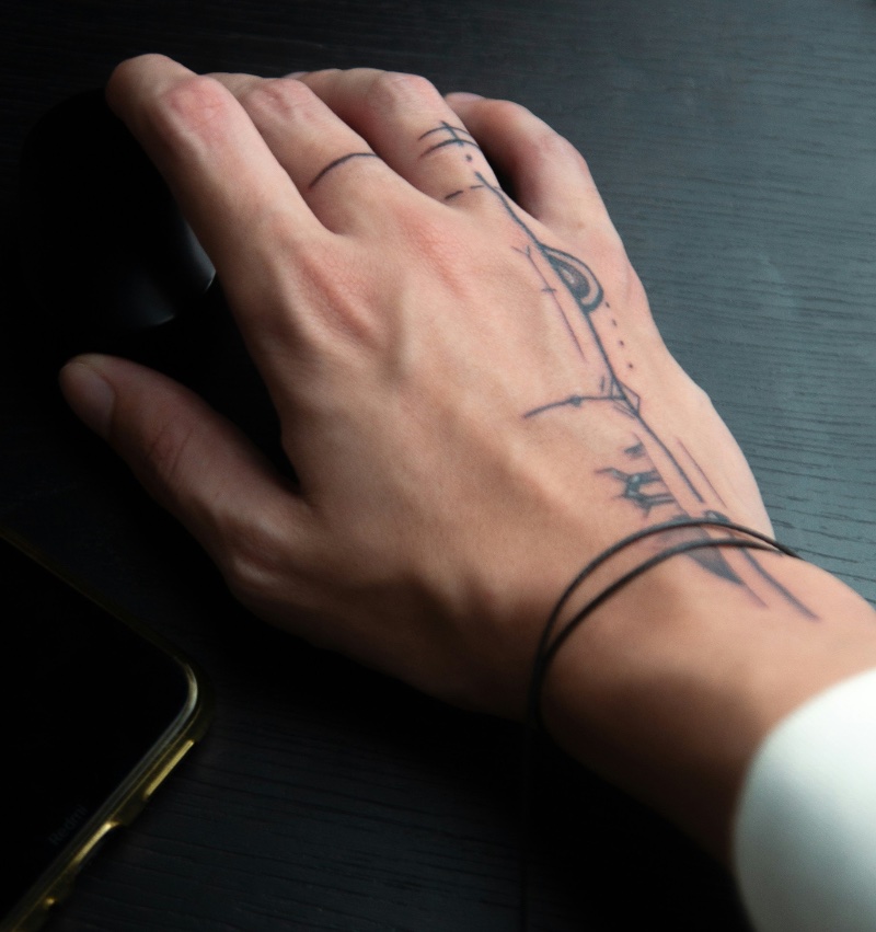 hand tattoo ideas for men 0013