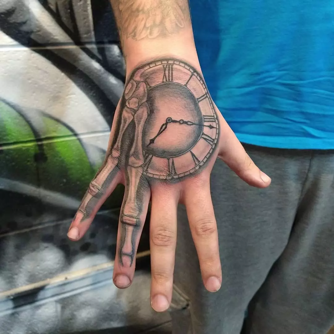 hand tattoo ideas for men 0031