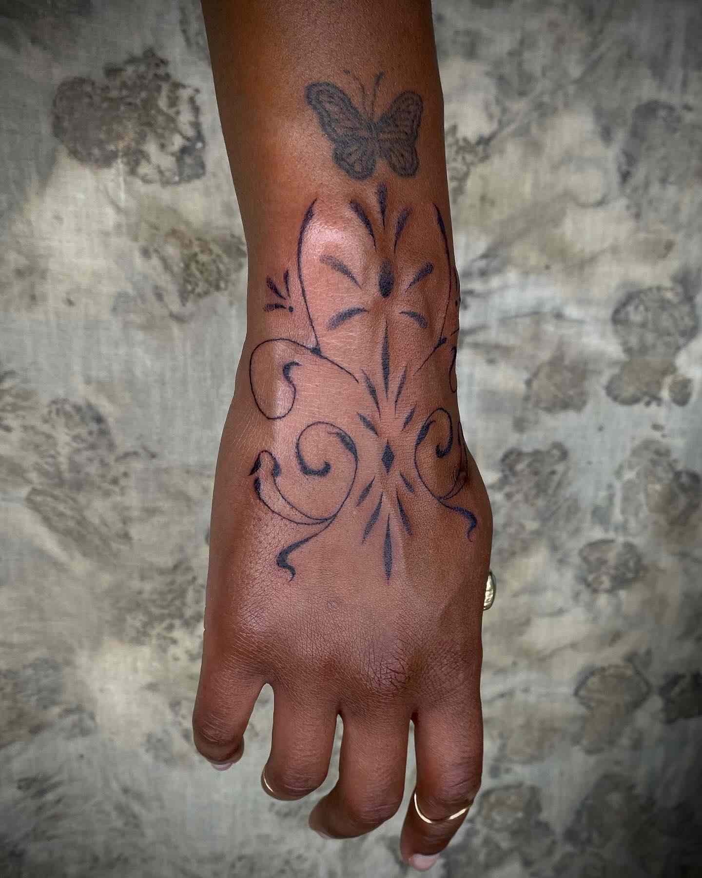 hand tattoo ideas 0021