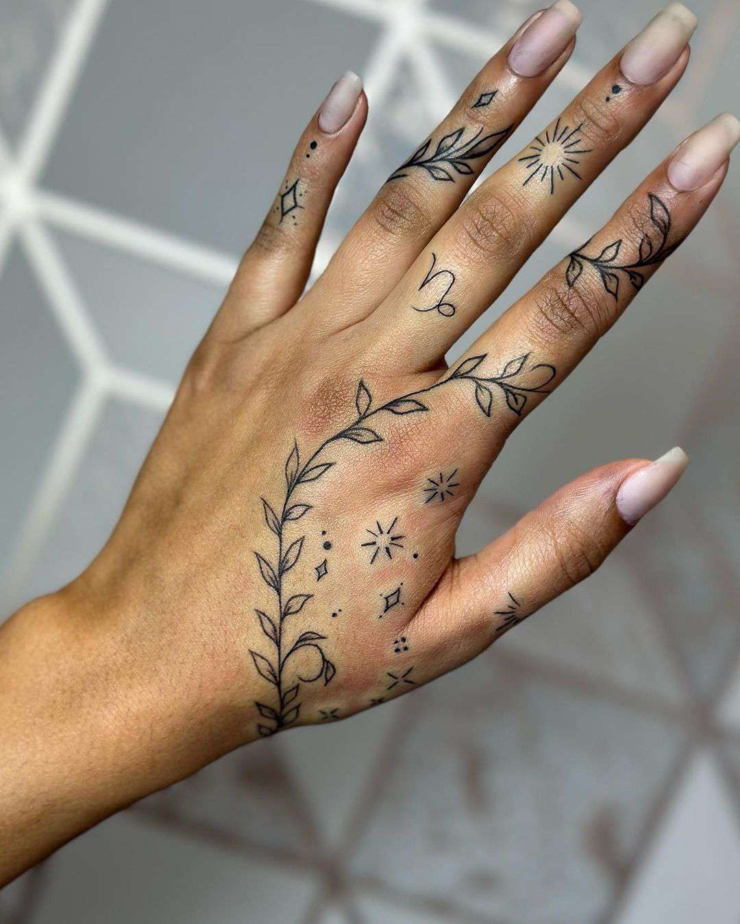 hand tattoo ideas 0024