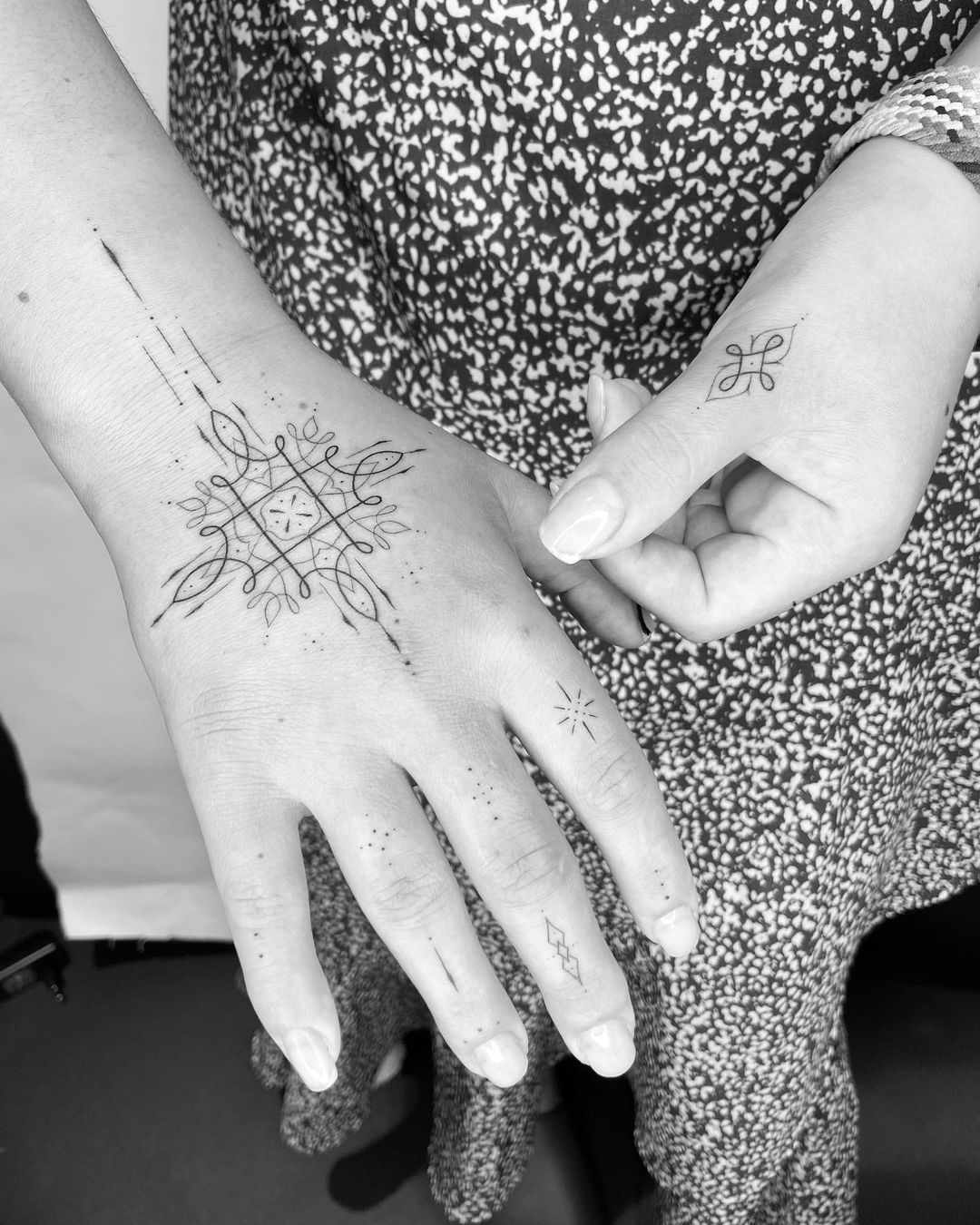 hand tattoo ideas 0054