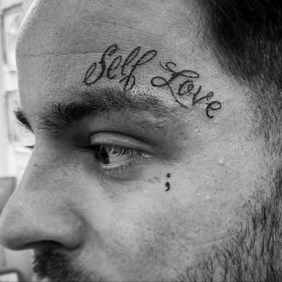 Male small face tattoo 0057