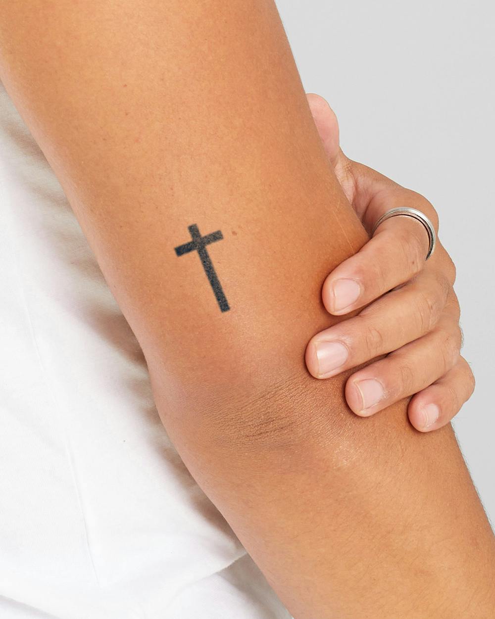 Meaningful cross tattoo concepts