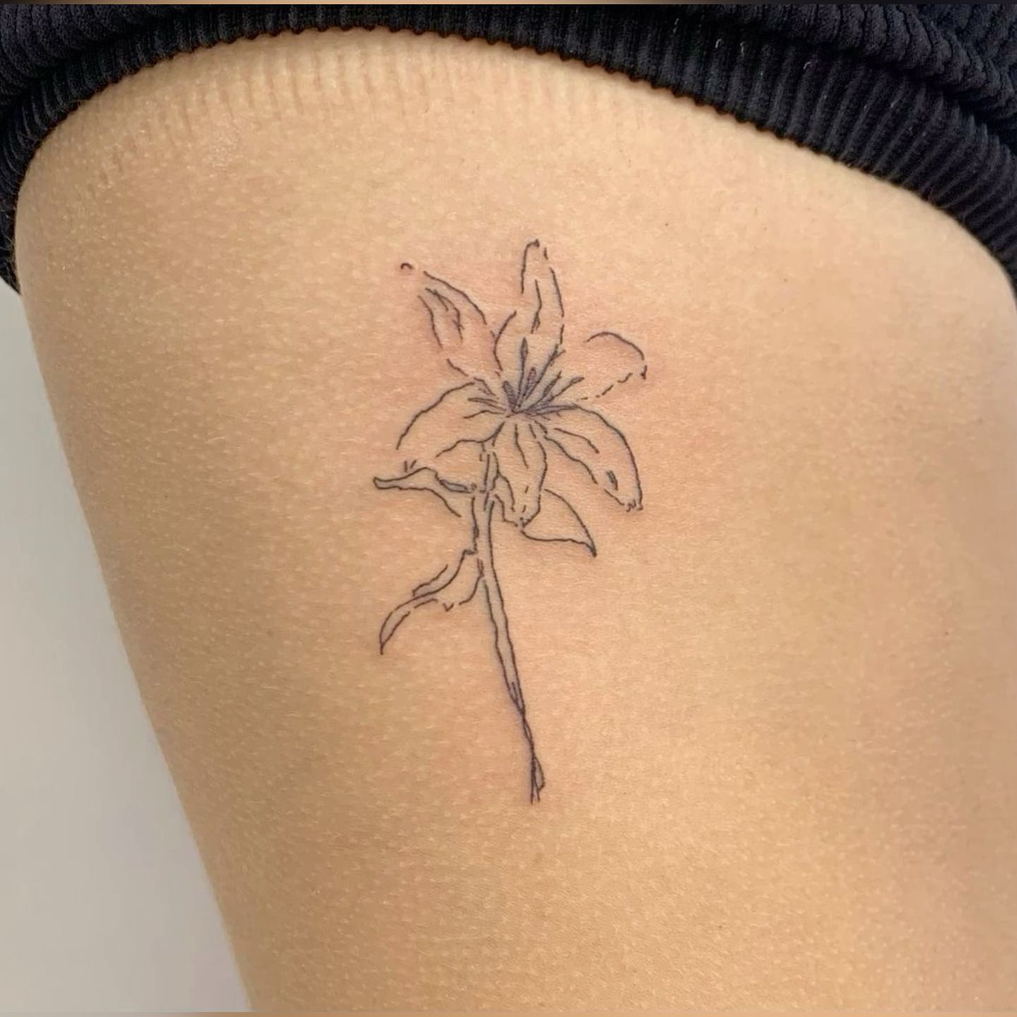 Minimalist lily tattoo small 0014