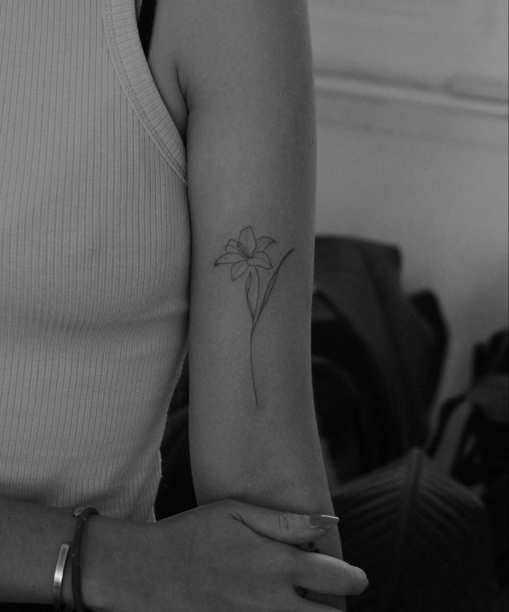 Minimalist lily tattoo small 0017