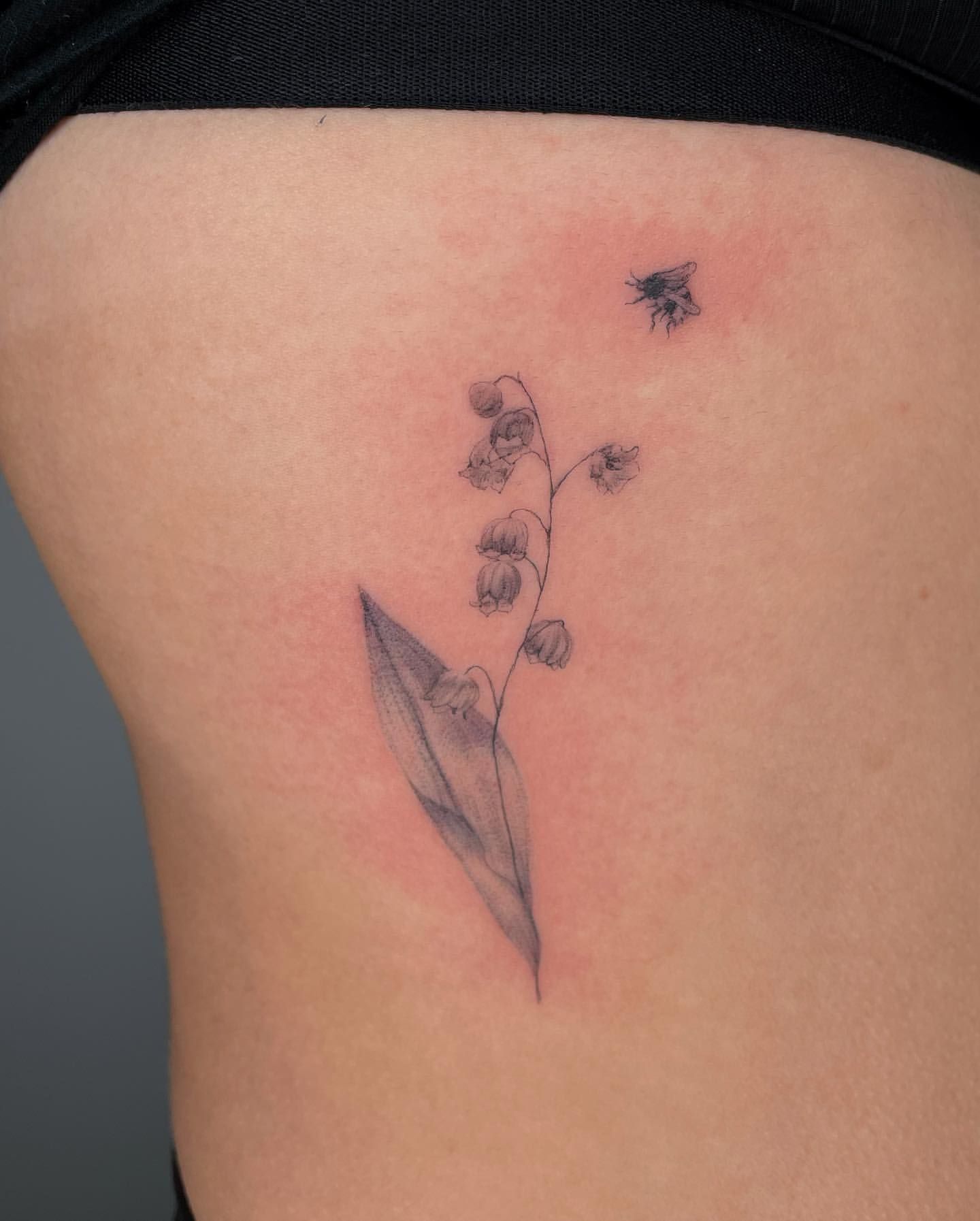 Minimalist lily tattoo small 0029