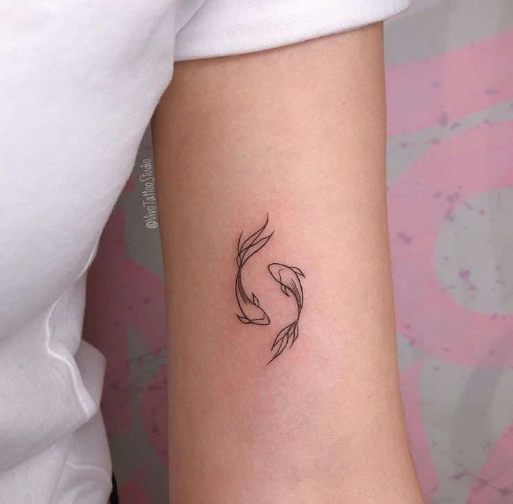 Minimalist lily tattoo small 0030