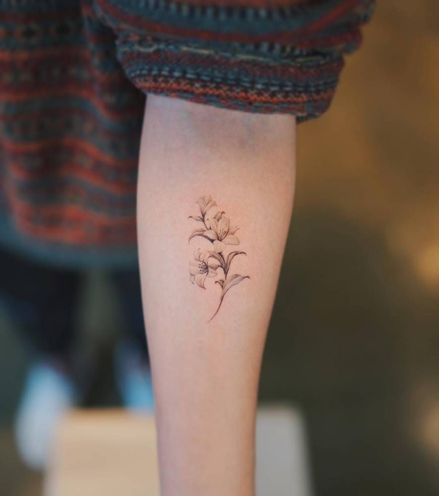 Minimalist lily tattoo small 0038