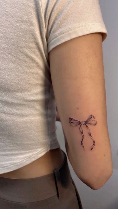 Minimalist lily tattoo small 0044