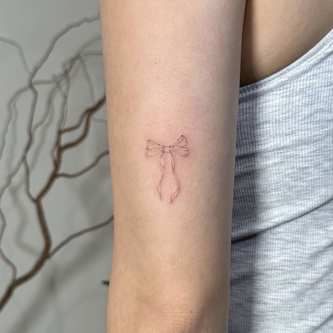 Minimalist lily tattoo small 0077