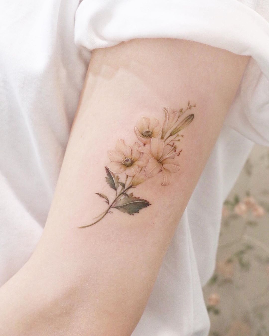 Minimalist lily tattoo small 0081