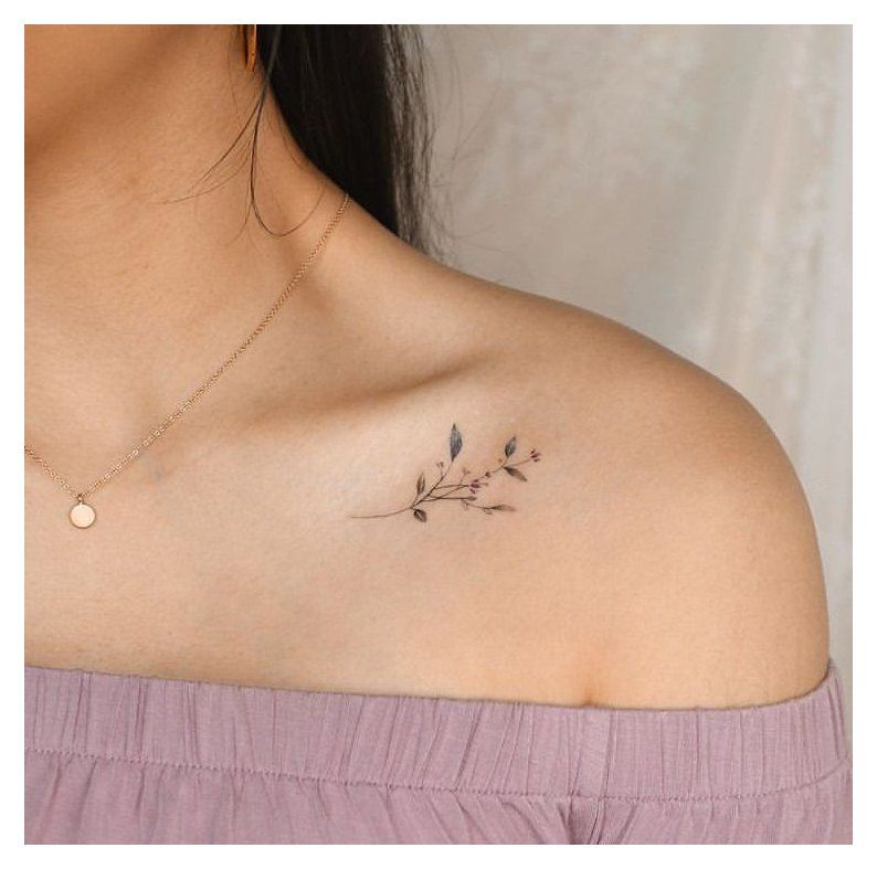 minimalist small collarbone tattoo styles