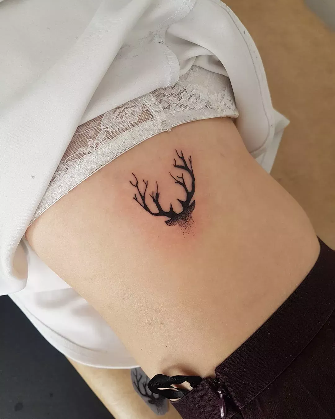 minimalist small deer tattoo ideas