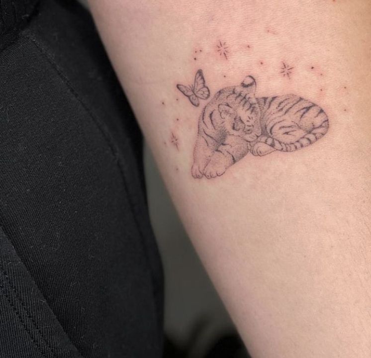 minimalist small tiger tattoo 0010