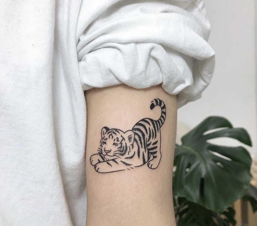 minimalist small tiger tattoo 0011