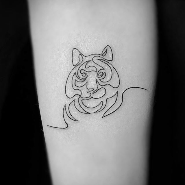 minimalist small tiger tattoo 0030