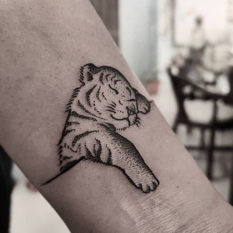 minimalist small tiger tattoo 0047