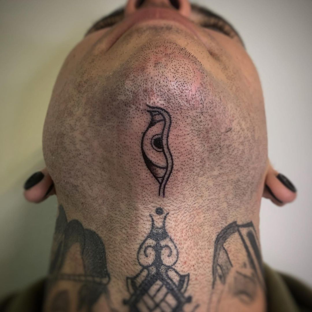 neck tattoo ideas for men 0015