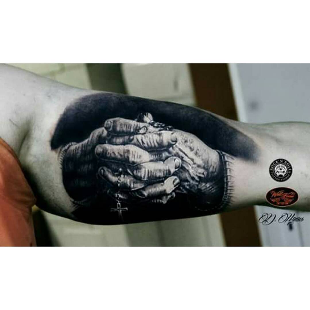 praying hands tattoo ideas 0026