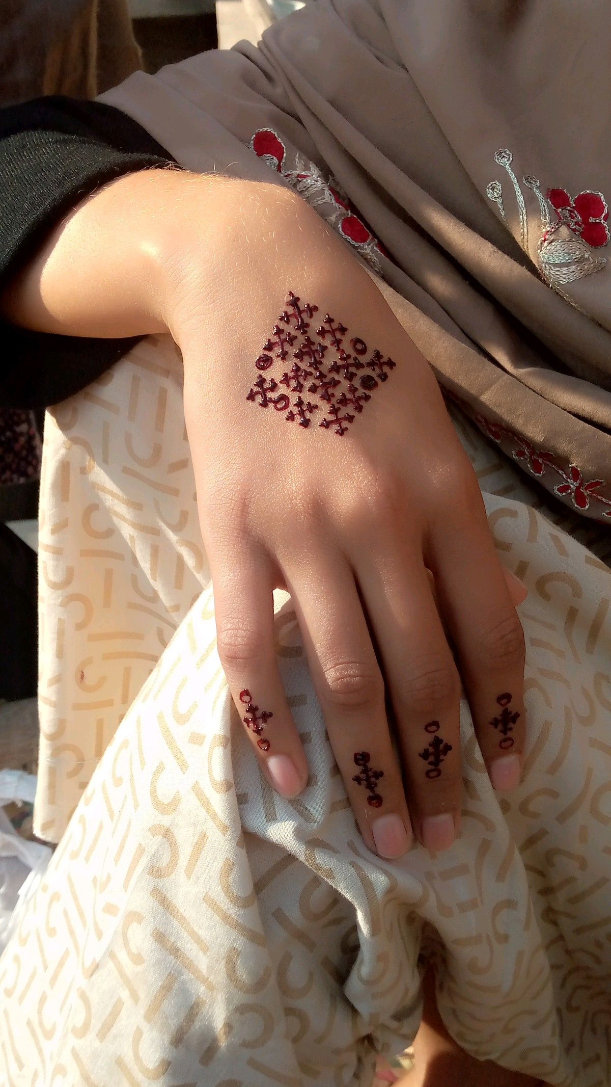 simple henna tattoo ideas 0019