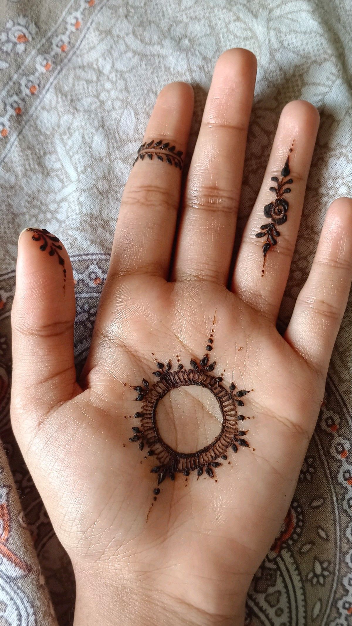 simple henna tattoo ideas 0026