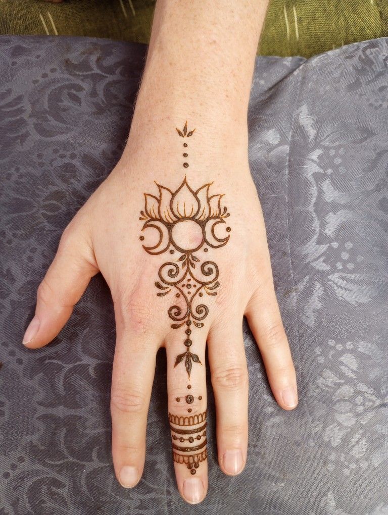 simple henna tattoo ideas 0035