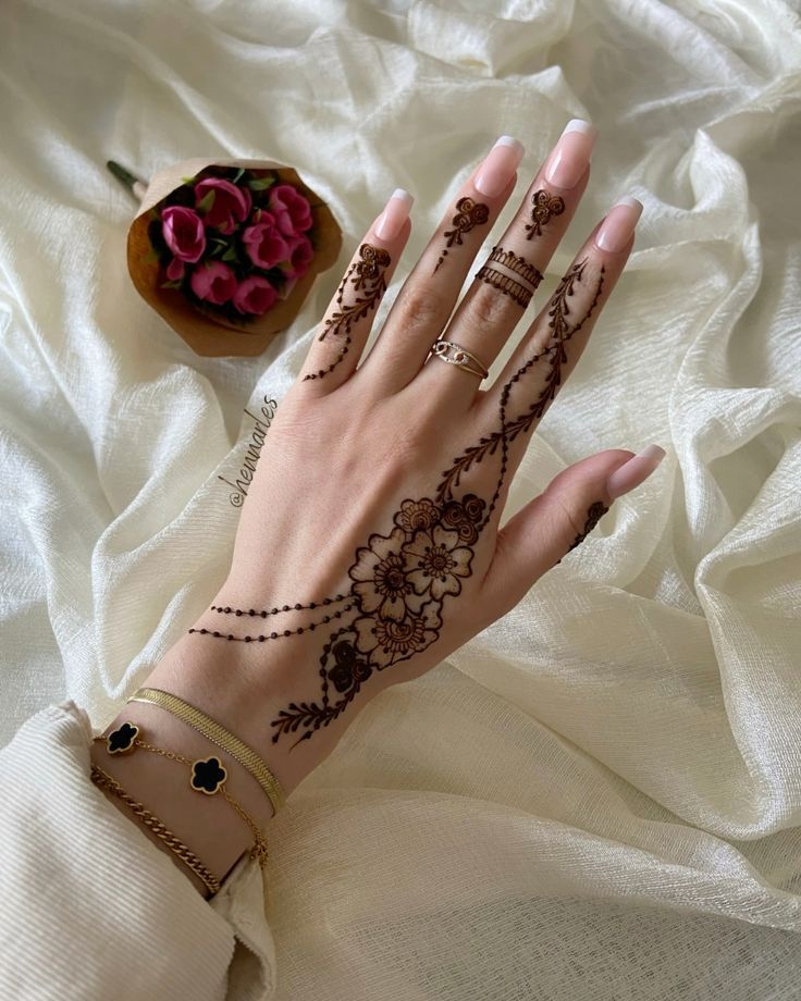 simple henna tattoo ideas 0038